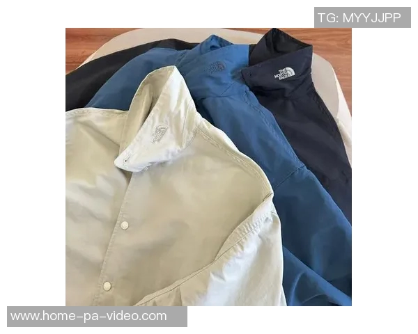 德国足球教练夹克的设计理念与实用性探讨及其在球场上的重要性